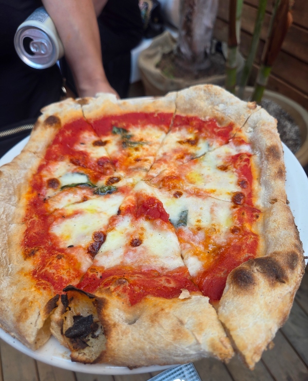 Pizza Margherita at Cassius Patio